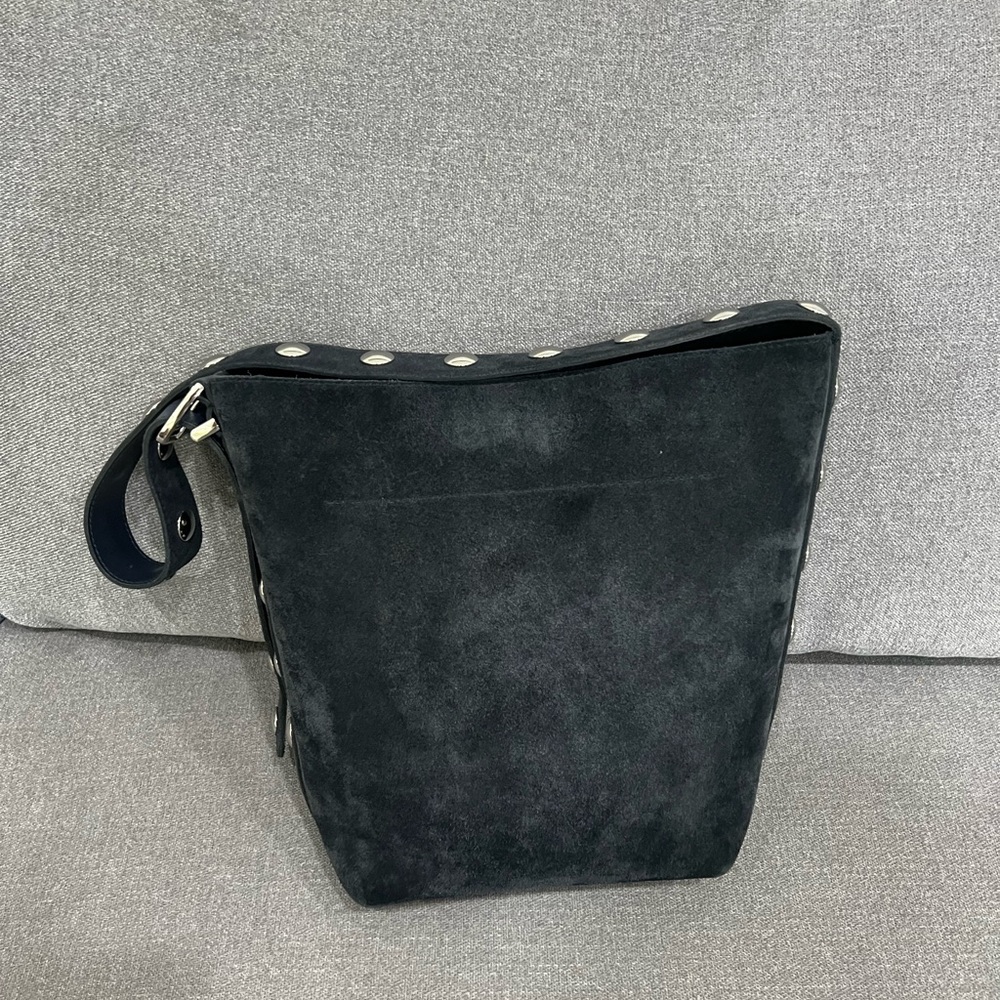 Madewell | The Essential Medium Bucket Tote - Picture 5 of 10